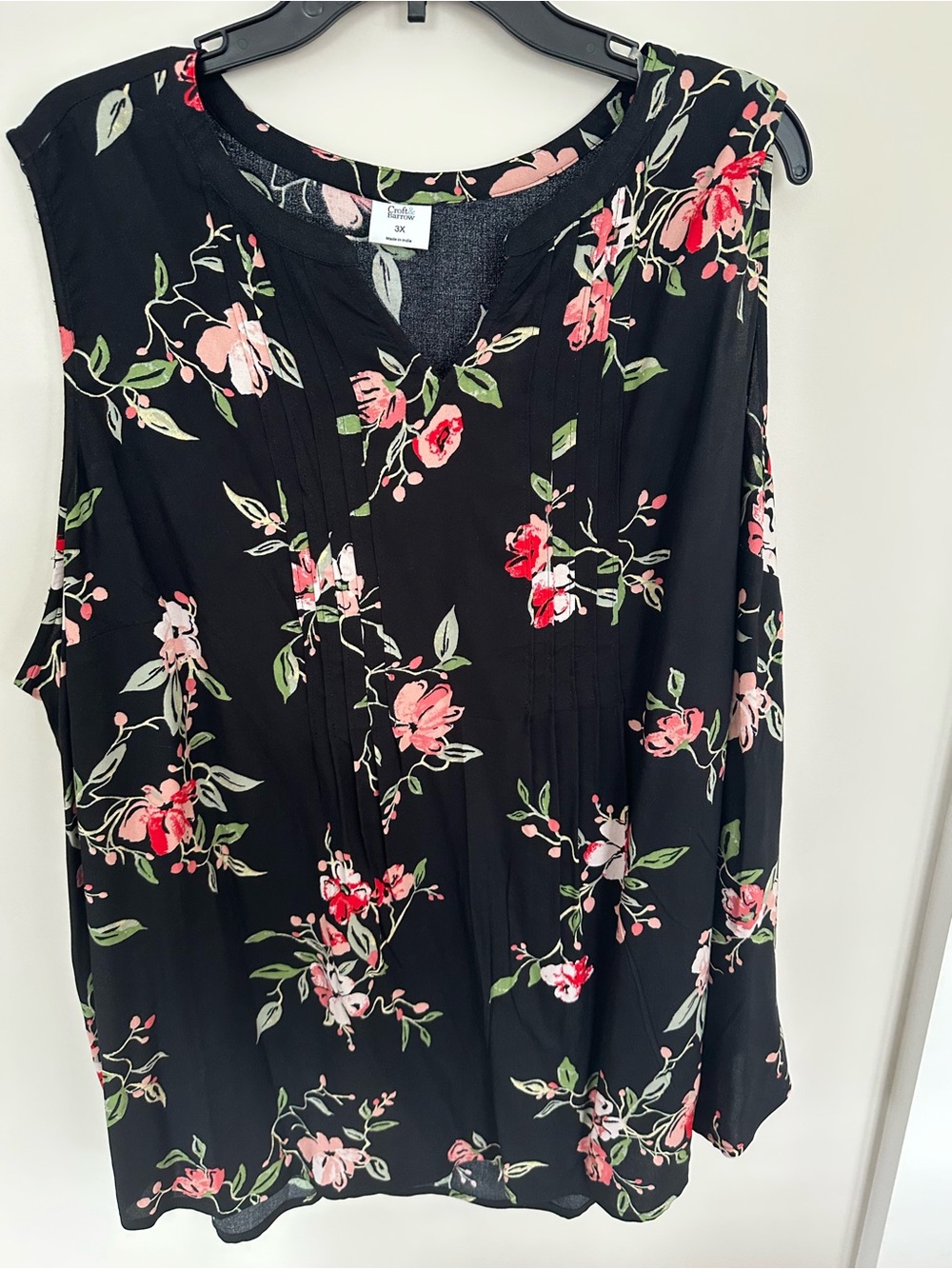 croft & barrow Black Floral V-Neck Pintuck Tank